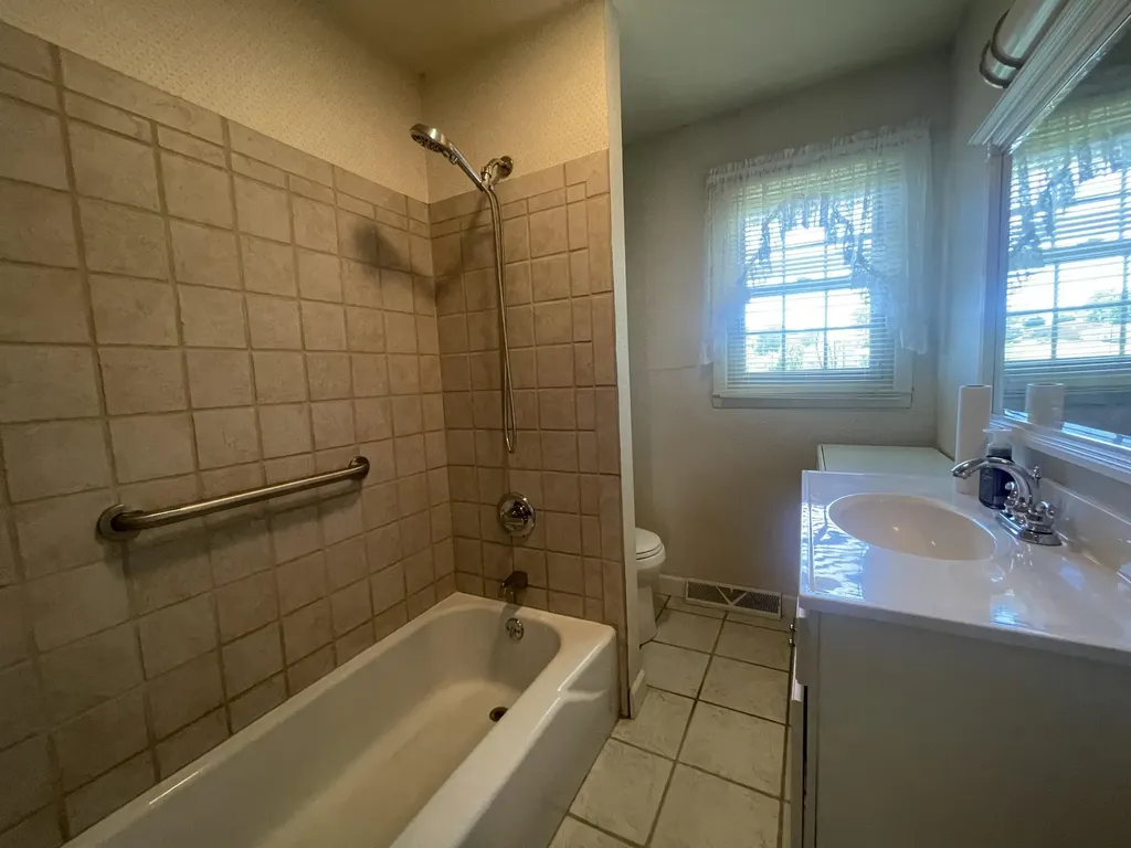 561 Old Whitley Road London KY 40744
