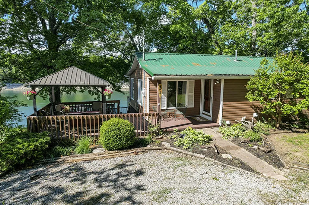 392 Lakeview Point Road Harrodsburg KY 40330