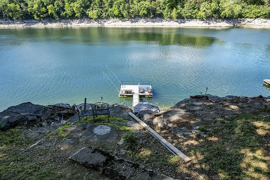 392 Lakeview Point Road Harrodsburg KY 40330