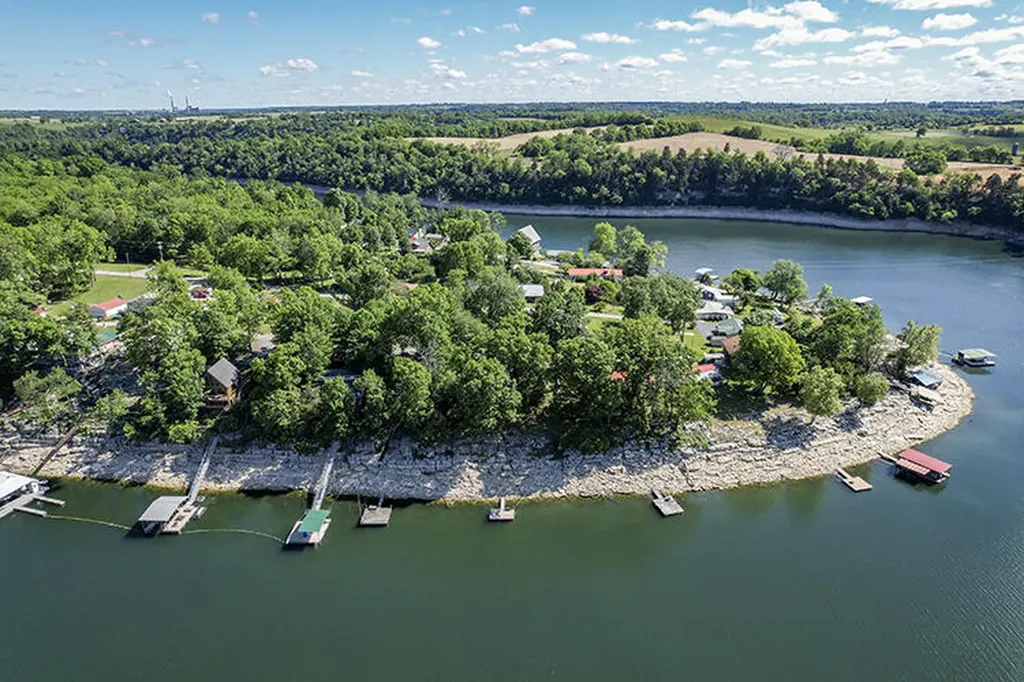 392 Lakeview Point Road Harrodsburg KY 40330