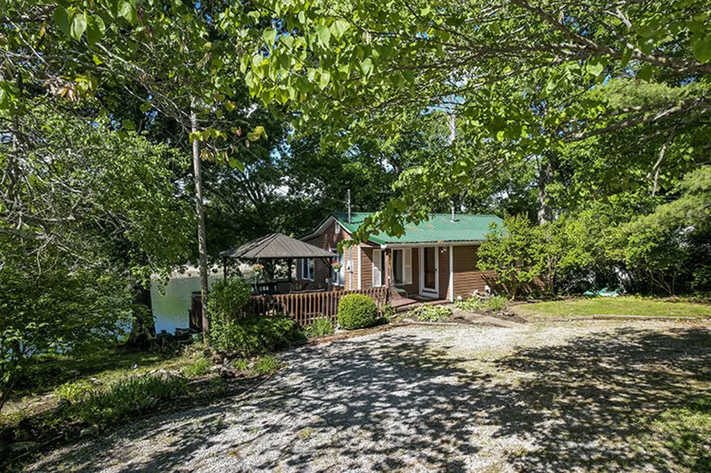 392 Lakeview Point Road Harrodsburg KY 40330
