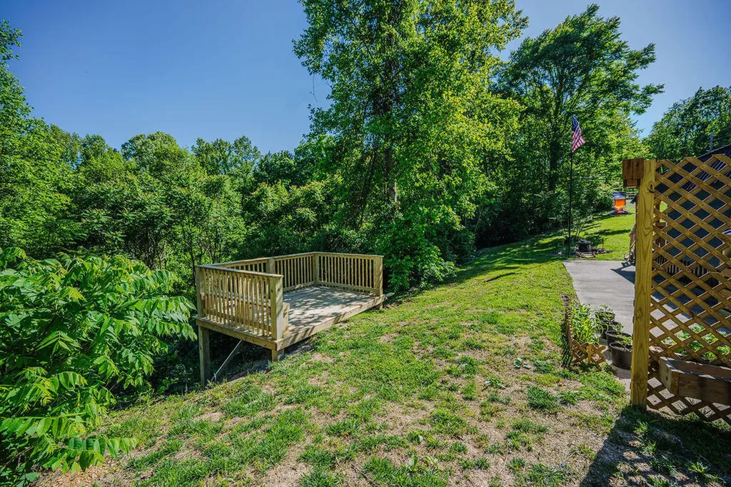 22 Randa Smith Road Beattyville KY 41311