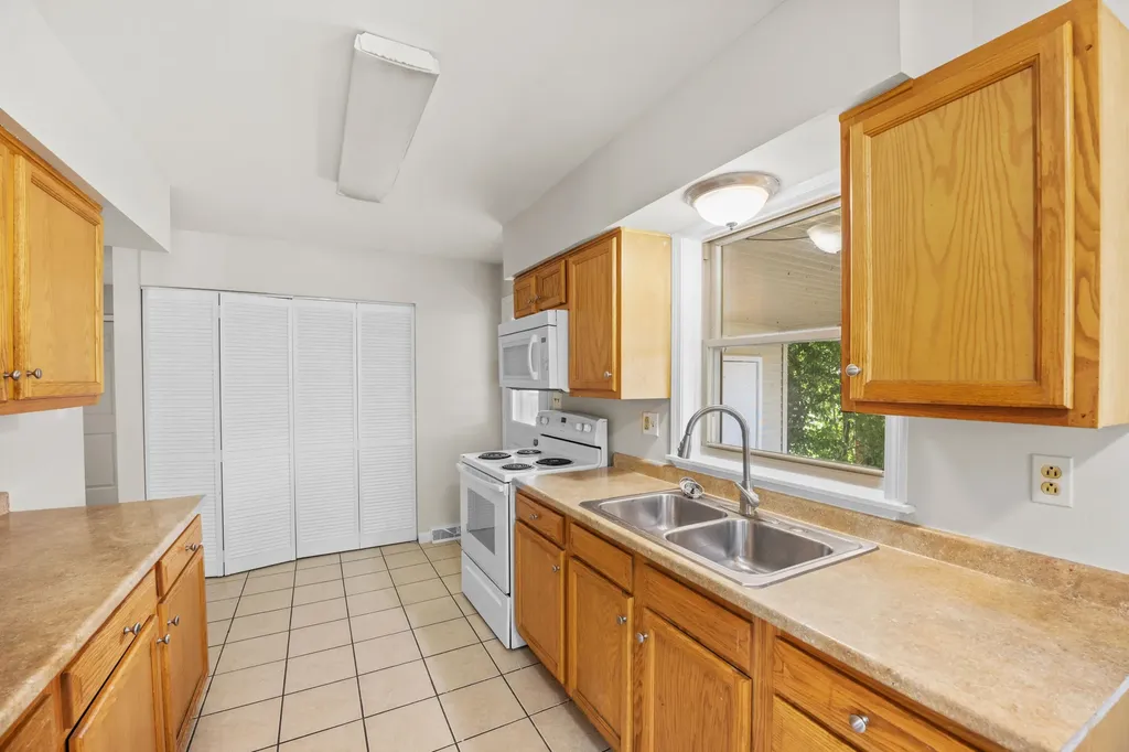 1644 Brittany Lane Lexington KY 40504