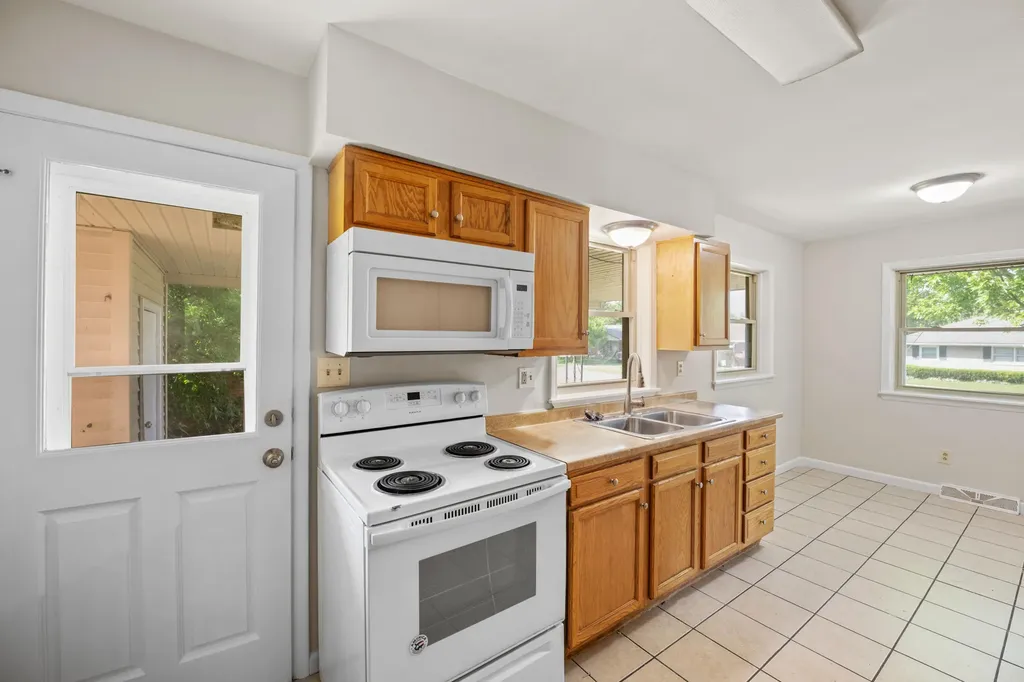 1644 Brittany Lane Lexington KY 40504