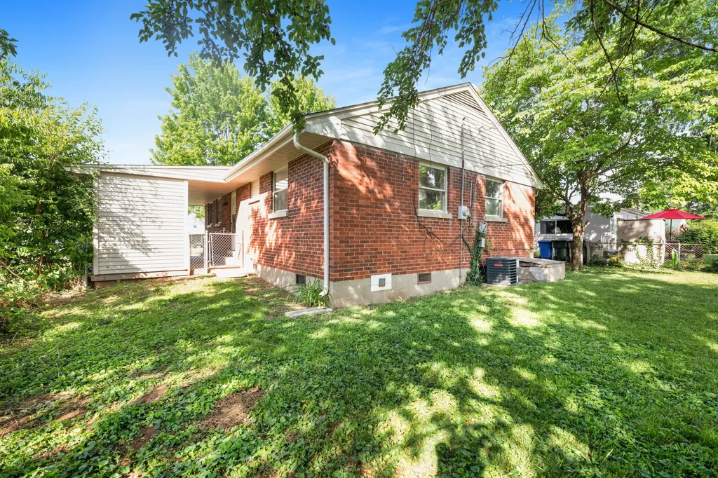 1644 Brittany Lane Lexington KY 40504