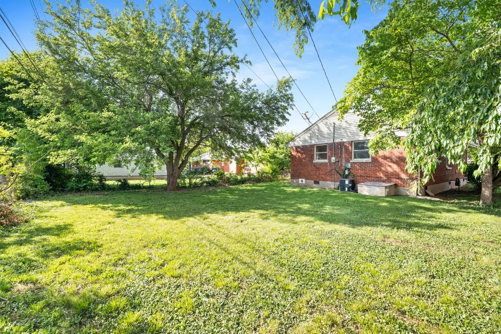 1644 Brittany Lane Lexington KY 40504