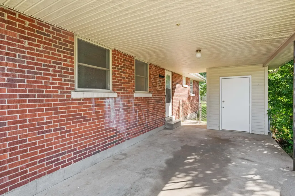 1644 Brittany Lane Lexington KY 40504