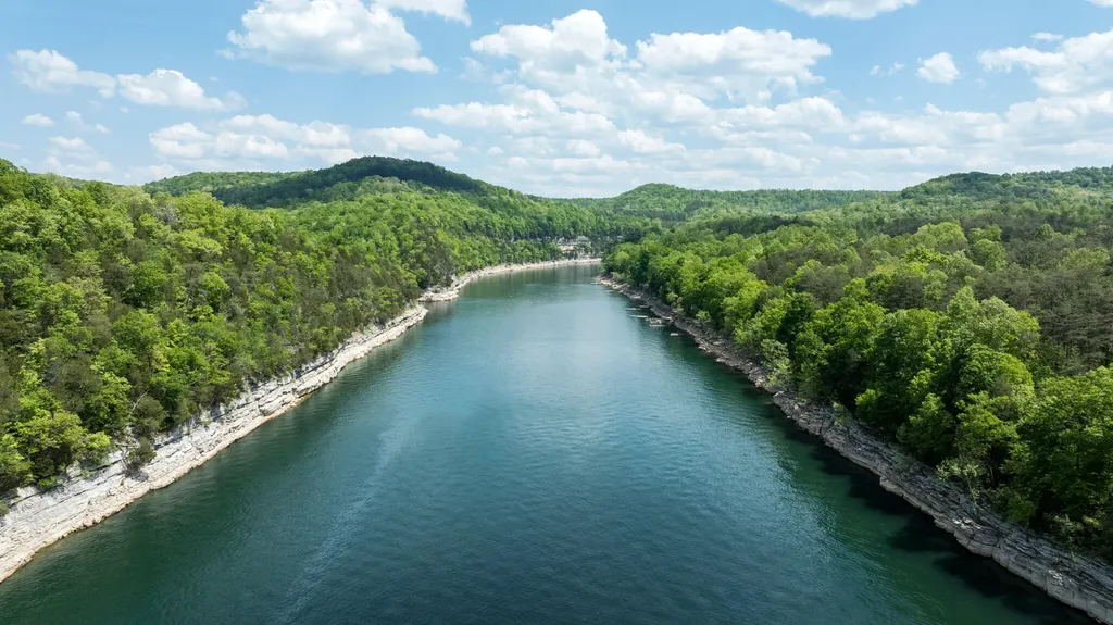 2040 Echo Point Road Bronston KY 42518