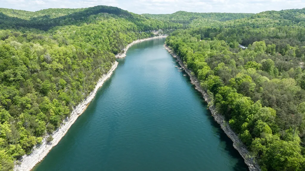 2040 Echo Point Road Bronston KY 42518