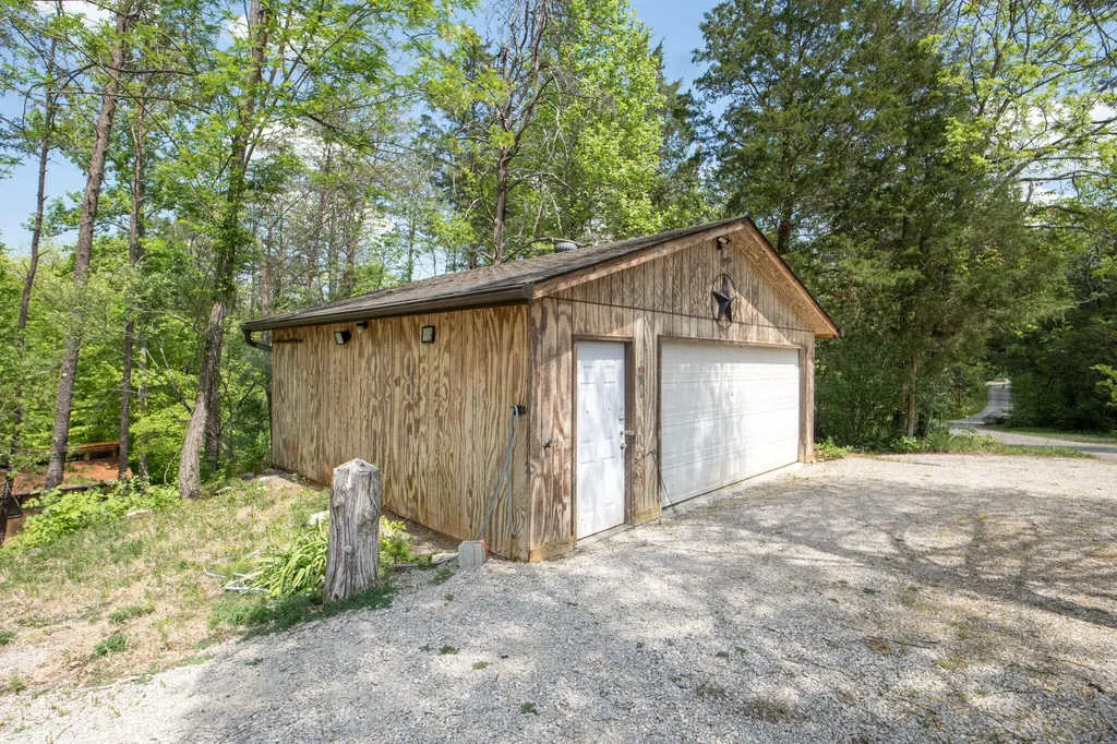 2040 Echo Point Road Bronston KY 42518