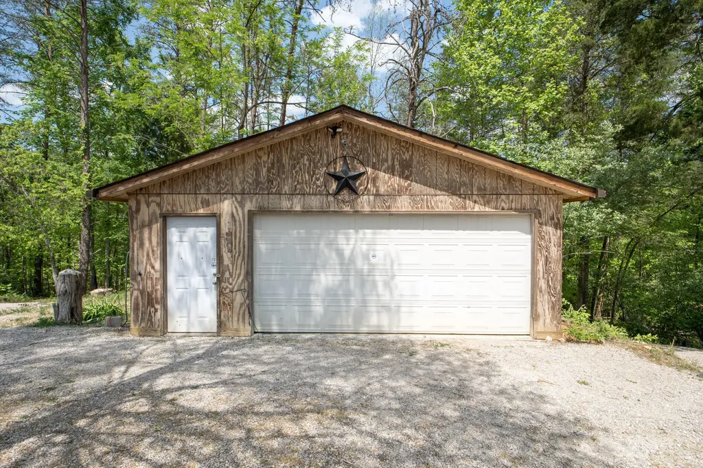 2040 Echo Point Road Bronston KY 42518