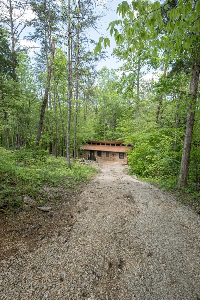 2040 Echo Point Road Bronston KY 42518