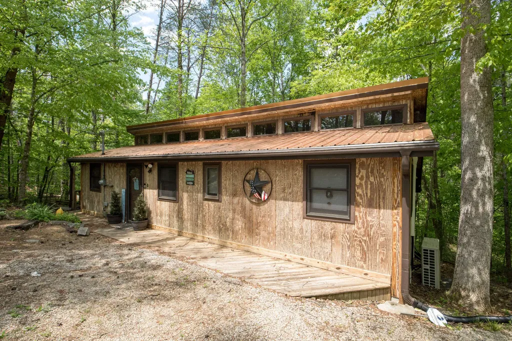2040 Echo Point Road Bronston KY 42518