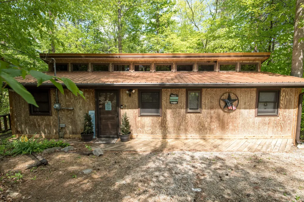 2040 Echo Point Road Bronston KY 42518