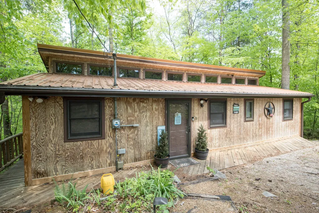 2040 Echo Point Road Bronston KY 42518