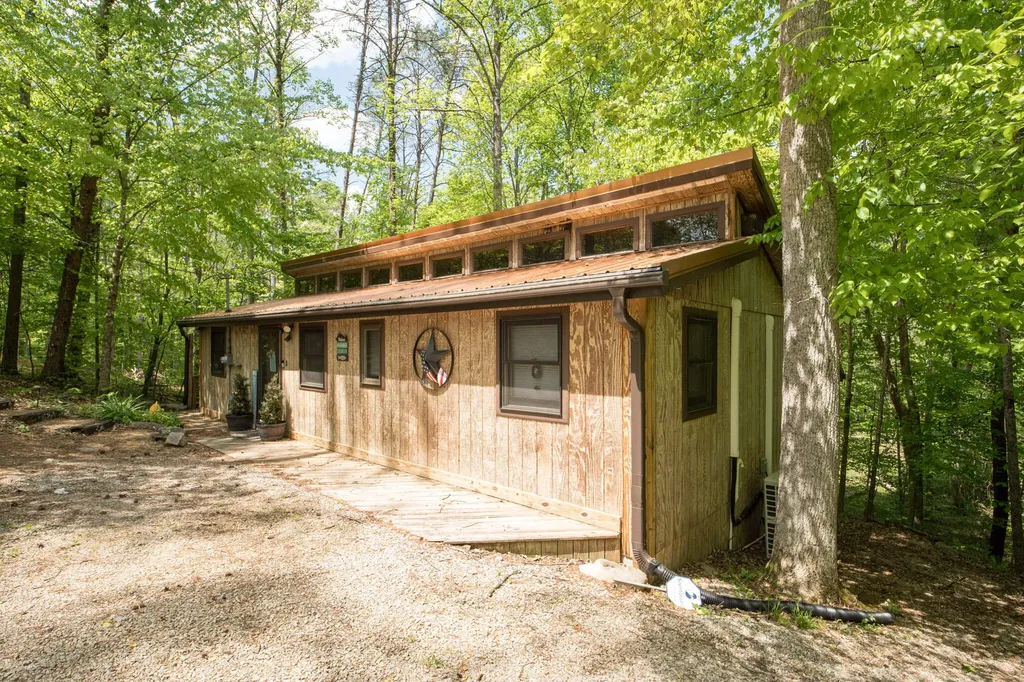 2040 Echo Point Road Bronston KY 42518