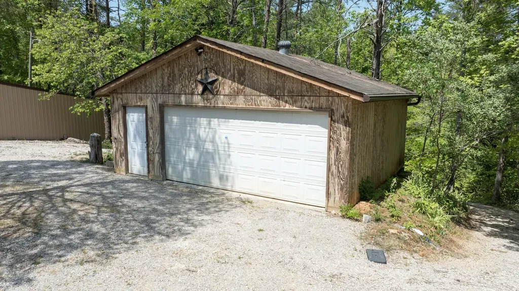 2040 Echo Point Road Bronston KY 42518