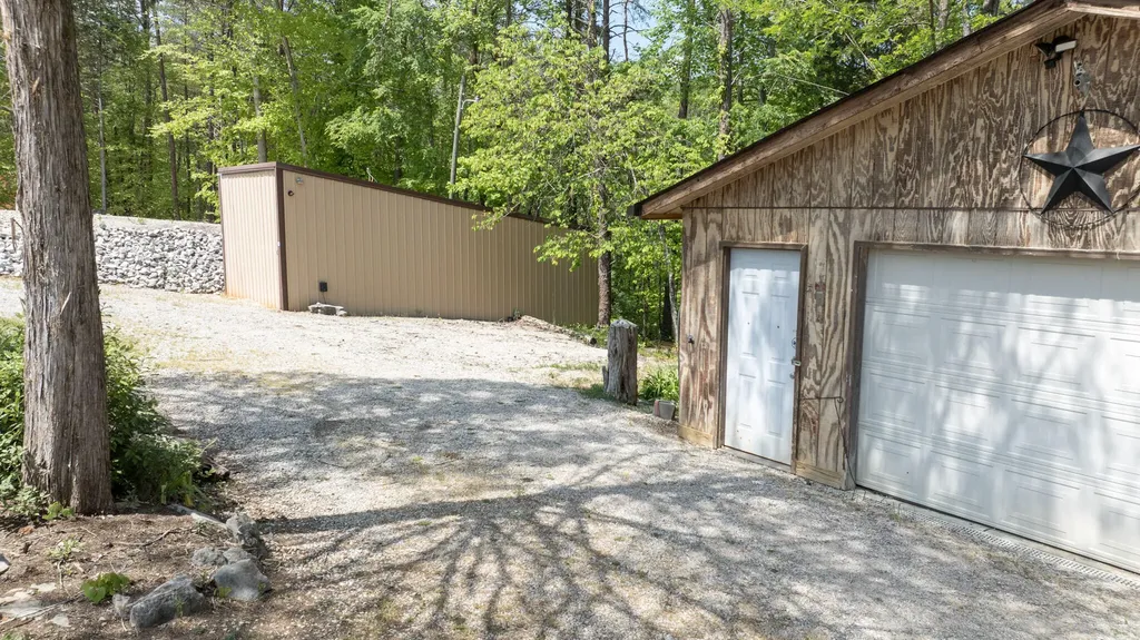 2040 Echo Point Road Bronston KY 42518