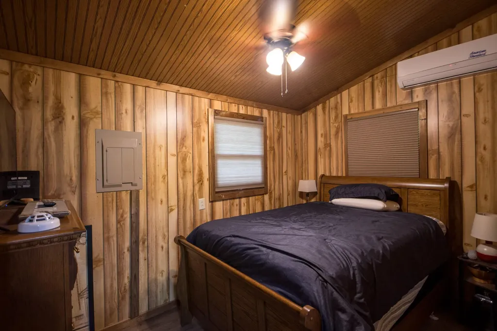 2040 Echo Point Road Bronston KY 42518
