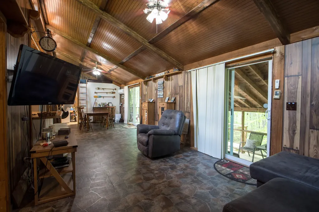 2040 Echo Point Road Bronston KY 42518