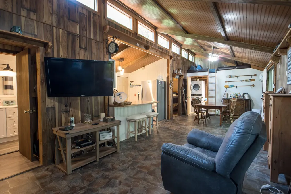 2040 Echo Point Road Bronston KY 42518