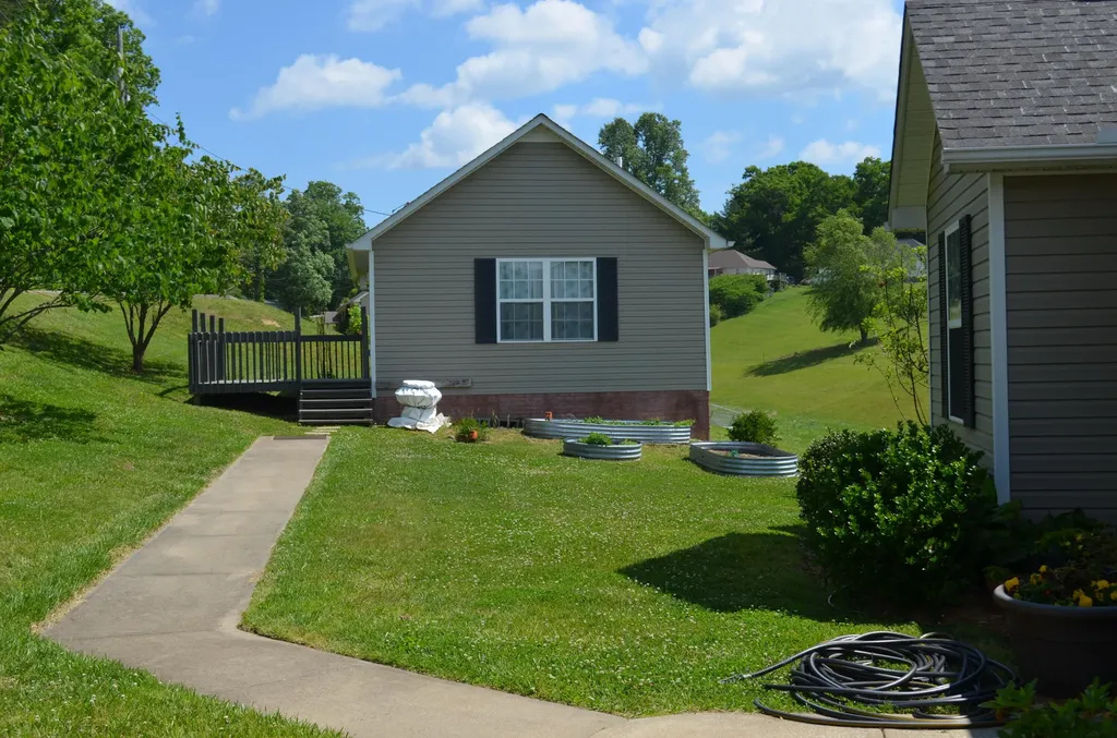15 Delmas Gilliam Road London KY 40741