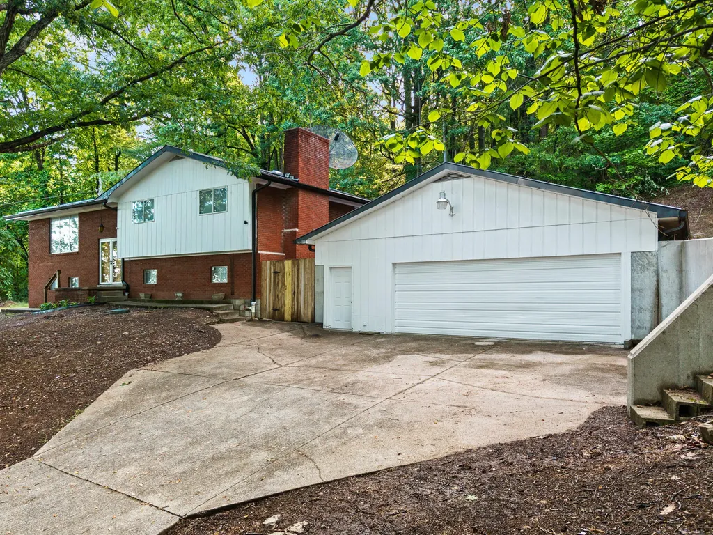 2371 State Highway 1568 Monticello KY 42633