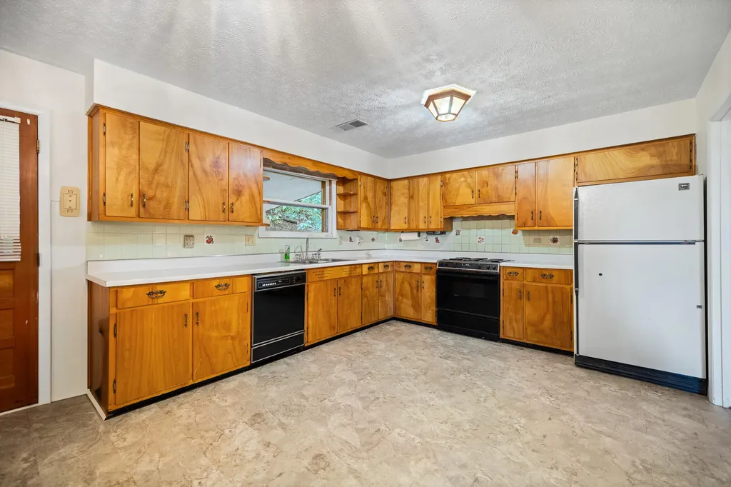 2371 State Highway 1568 Monticello KY 42633
