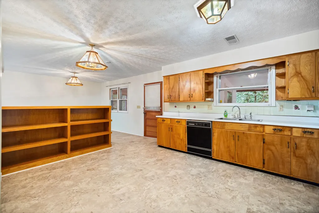 2371 State Highway 1568 Monticello KY 42633