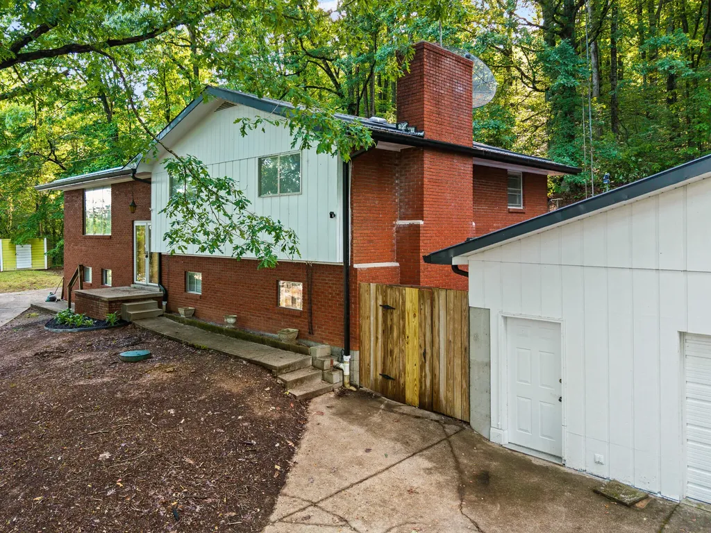 2371 State Highway 1568 Monticello KY 42633