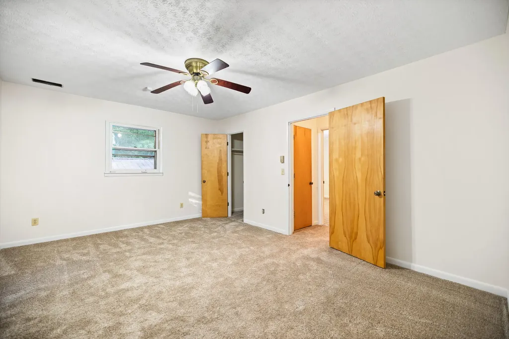 2371 State Highway 1568 Monticello KY 42633