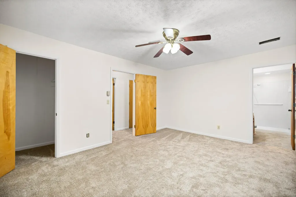 2371 State Highway 1568 Monticello KY 42633