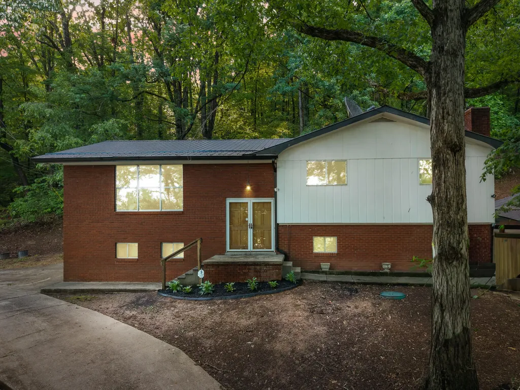 2371 State Highway 1568 Monticello KY 42633