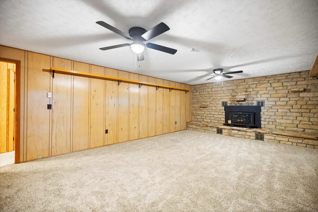 2371 State Highway 1568 Monticello KY 42633