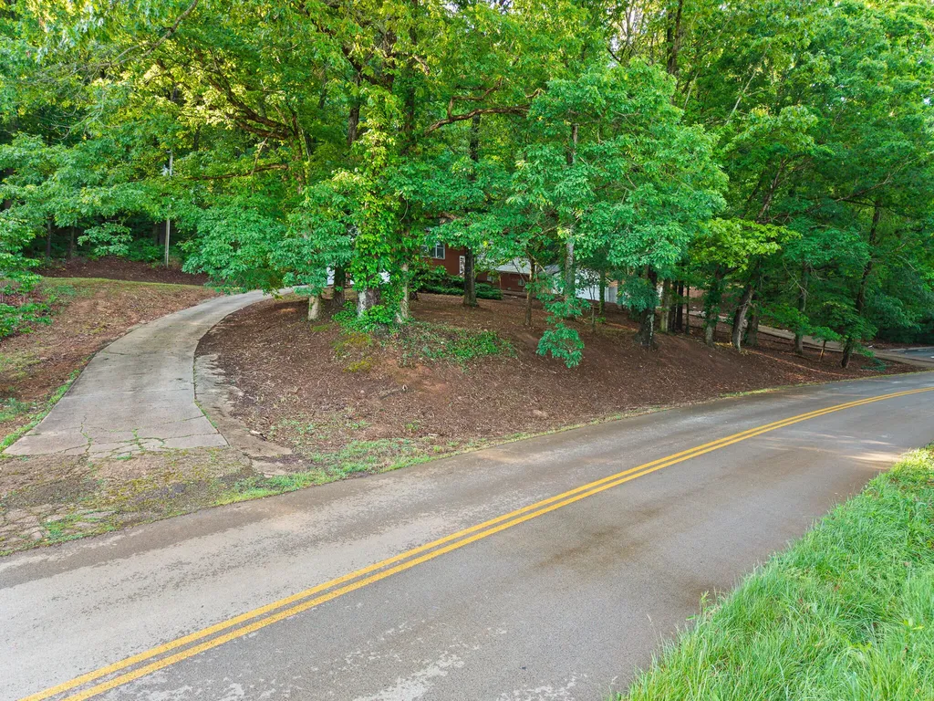 2371 State Highway 1568 Monticello KY 42633