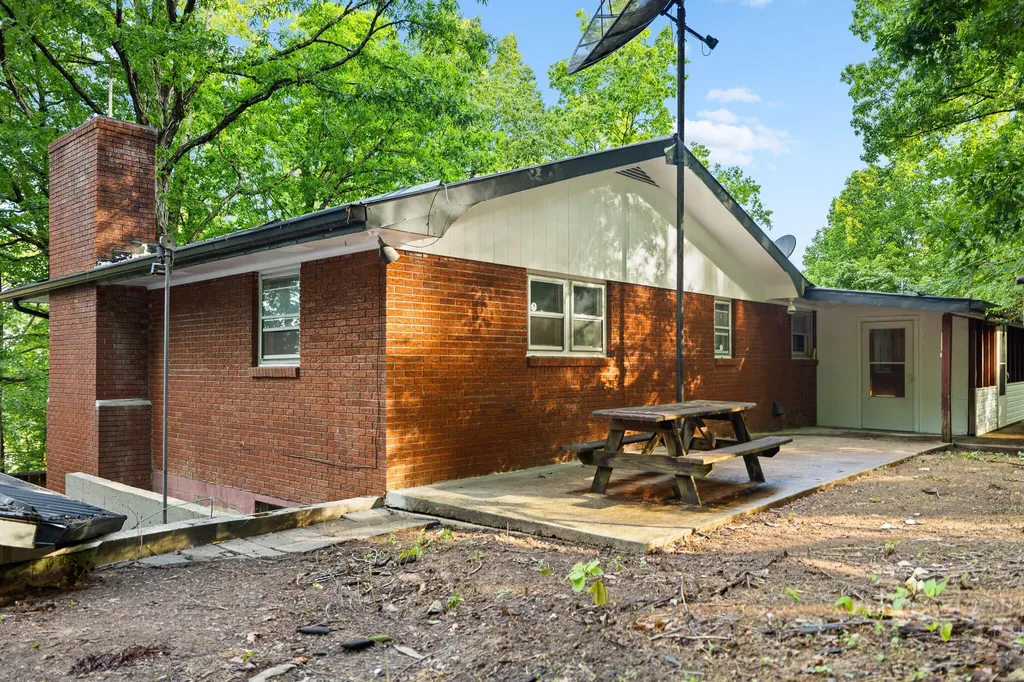 2371 State Highway 1568 Monticello KY 42633