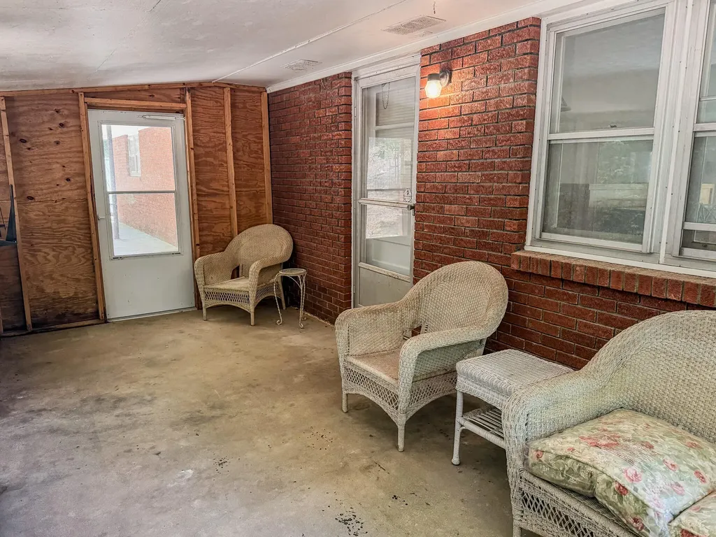 2371 State Highway 1568 Monticello KY 42633