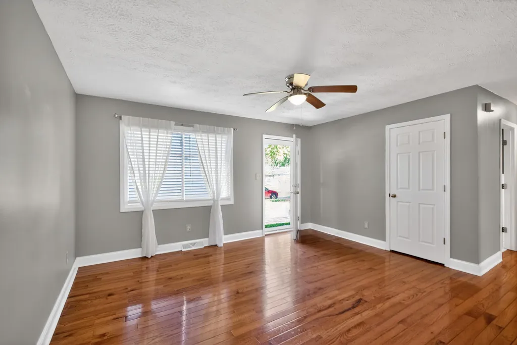 1407 Beulah Park Lexington KY 40517