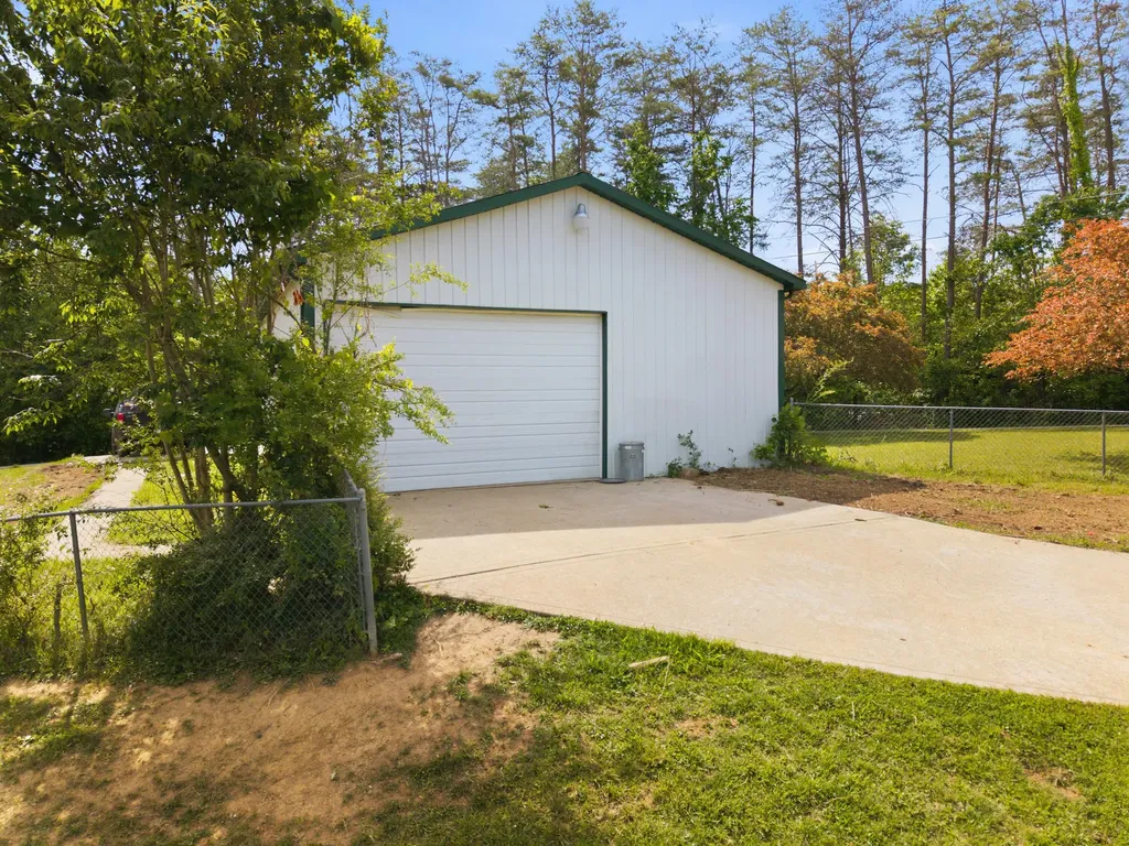 21 Pear Tree Lane Burnside KY 42519