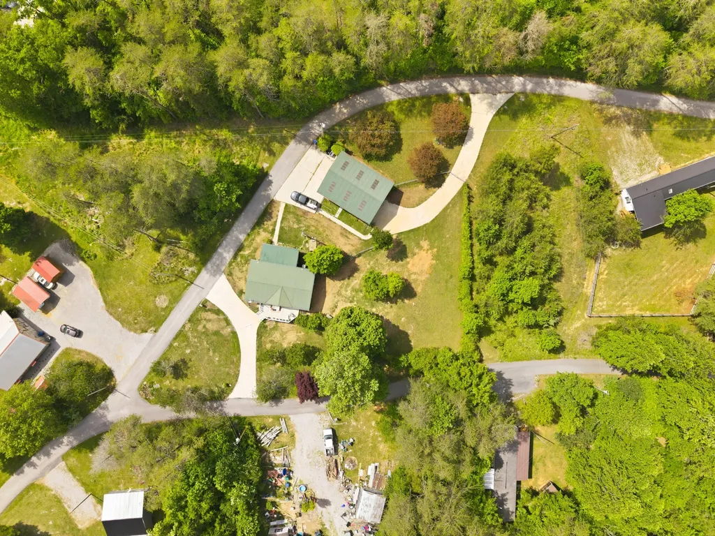 21 Pear Tree Lane Burnside KY 42519