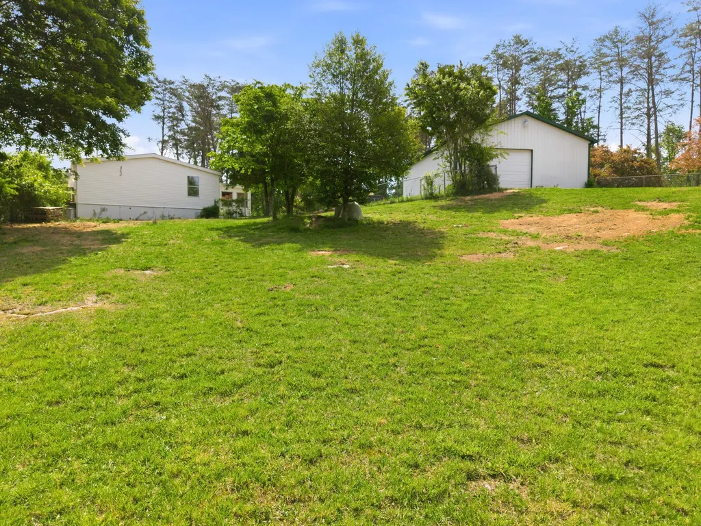 21 Pear Tree Lane Burnside KY 42519