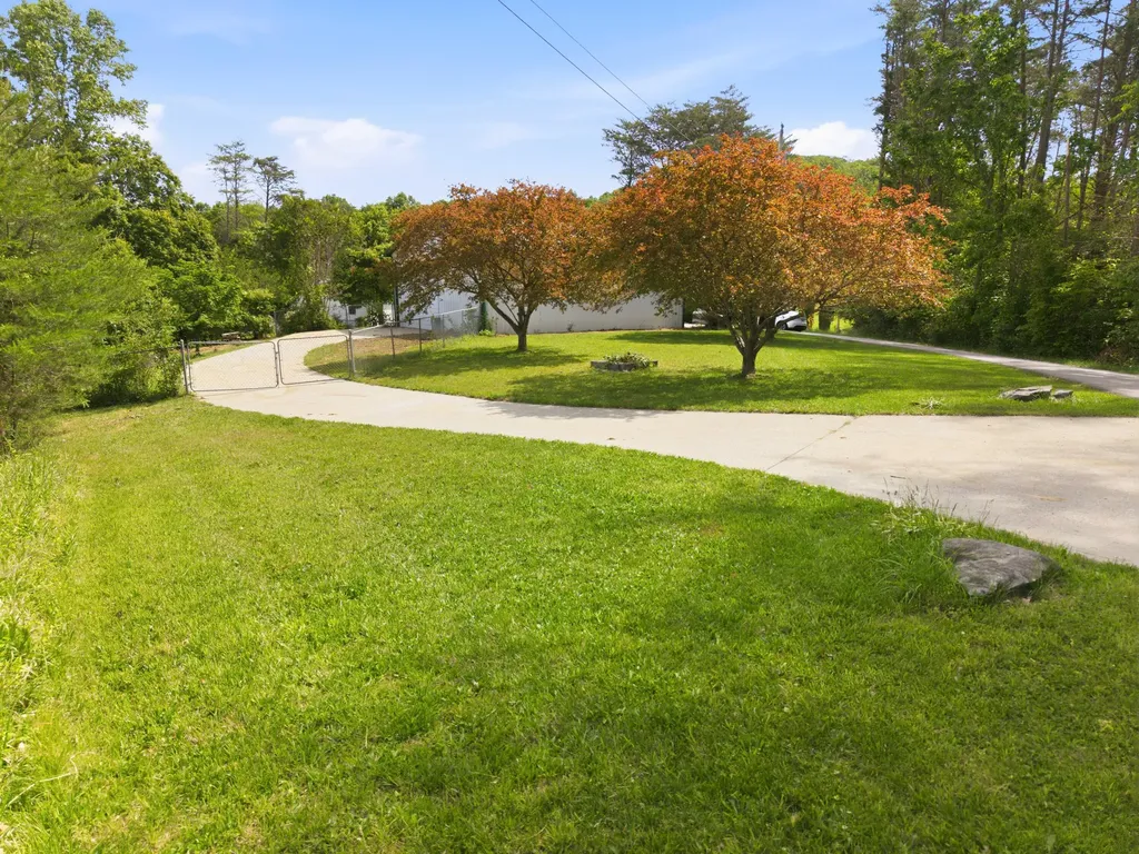21 Pear Tree Lane Burnside KY 42519