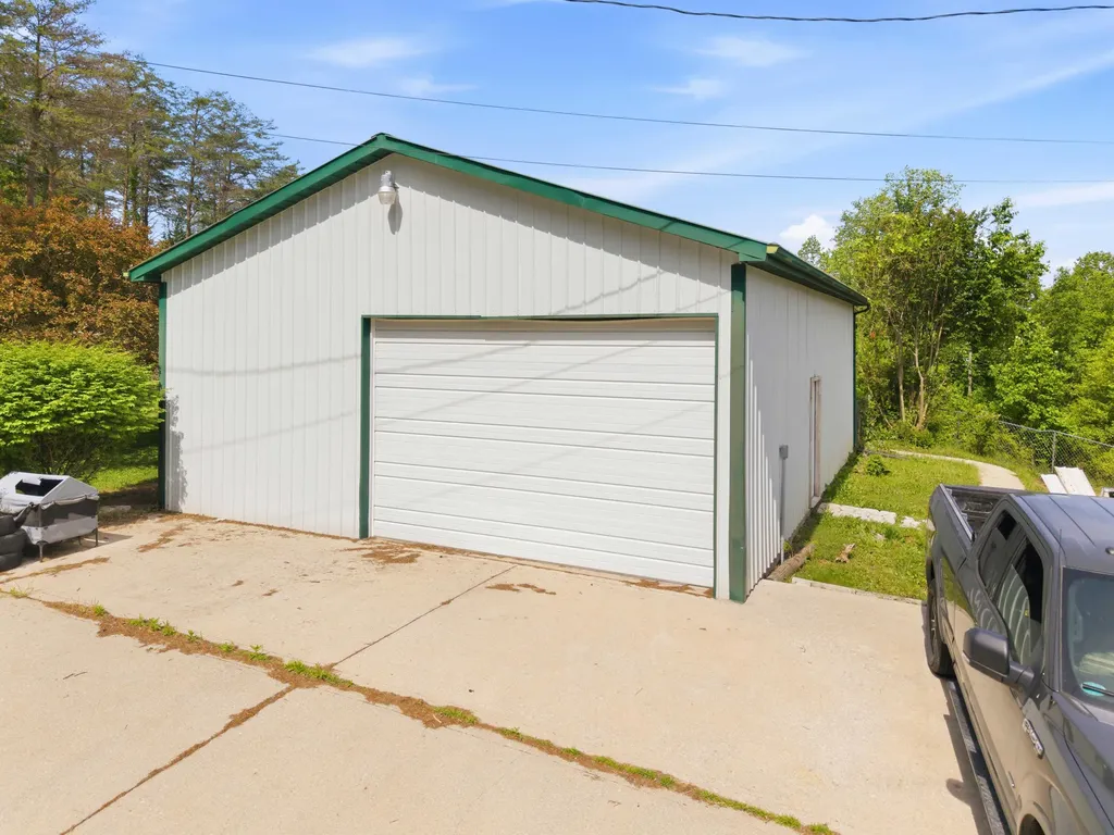 21 Pear Tree Lane Burnside KY 42519