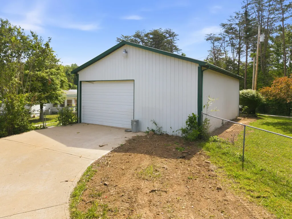 21 Pear Tree Lane Burnside KY 42519