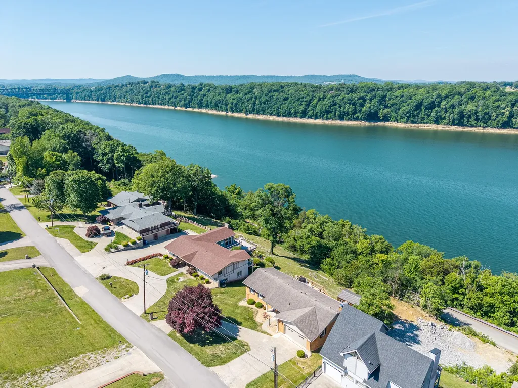 235 Lakeview Drive Somerset KY 42503