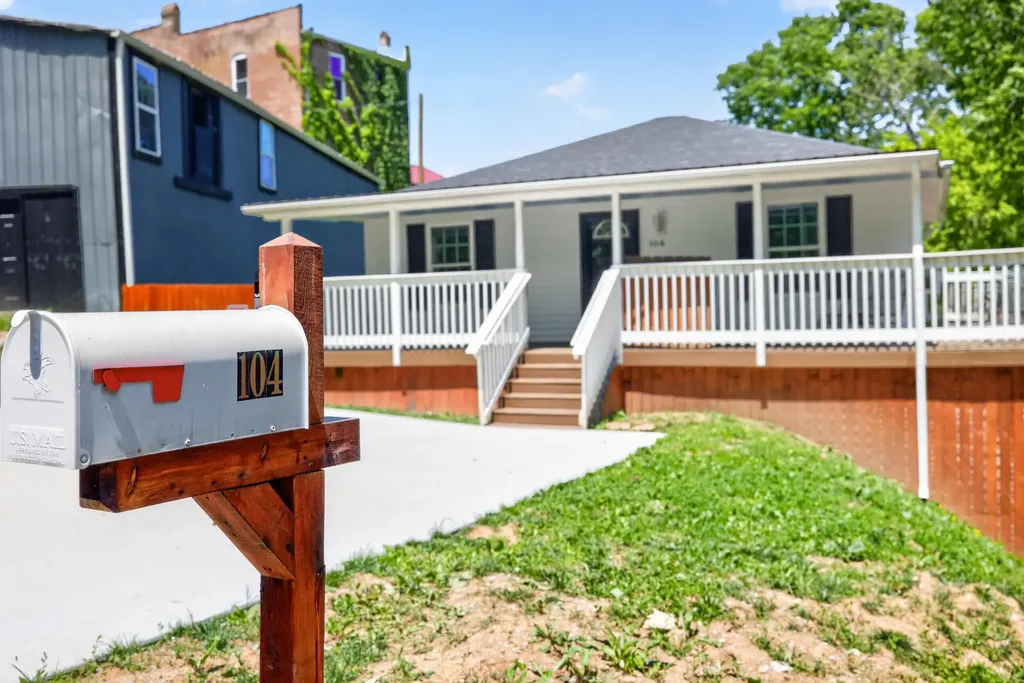 100 & 104 Vine Street Sadieville KY 40370