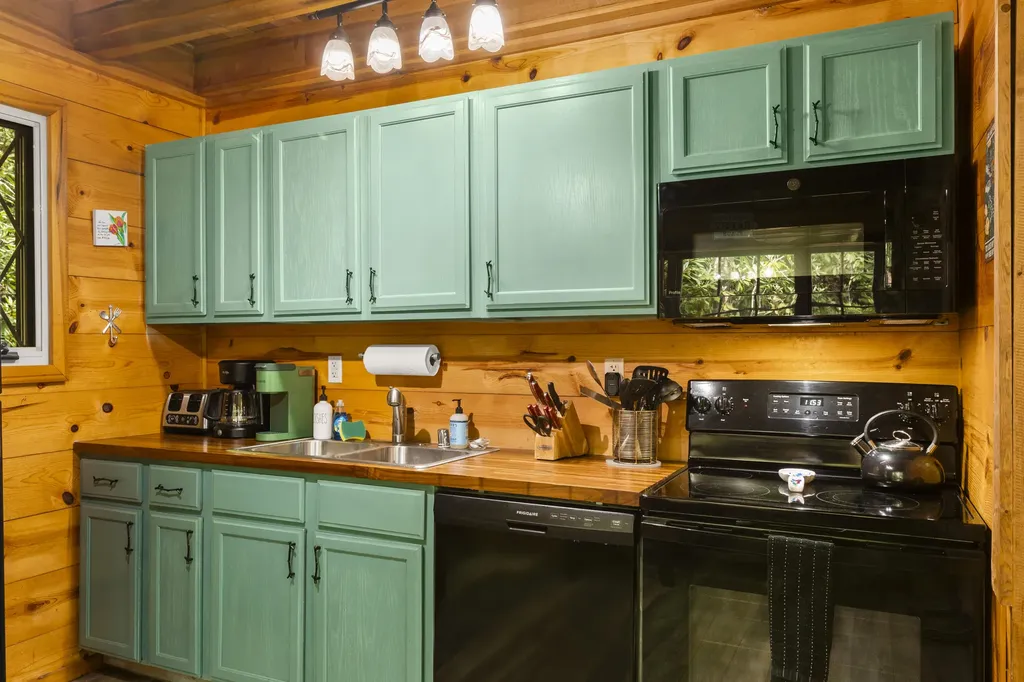 77 Lloyd Lane Stanton KY 40380