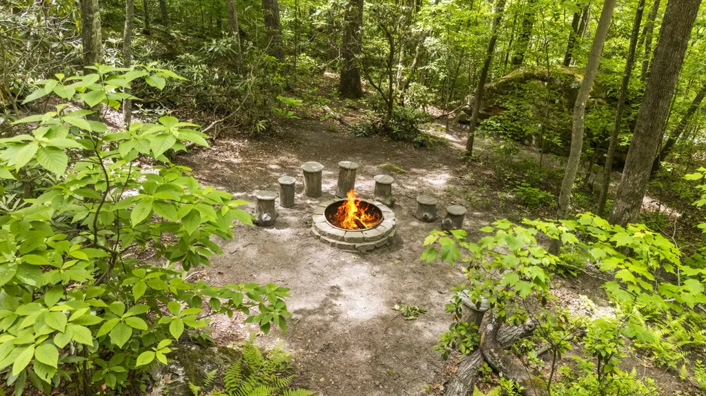 77 Lloyd Lane Stanton KY 40380