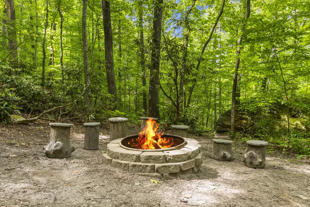 77 Lloyd Lane Stanton KY 40380