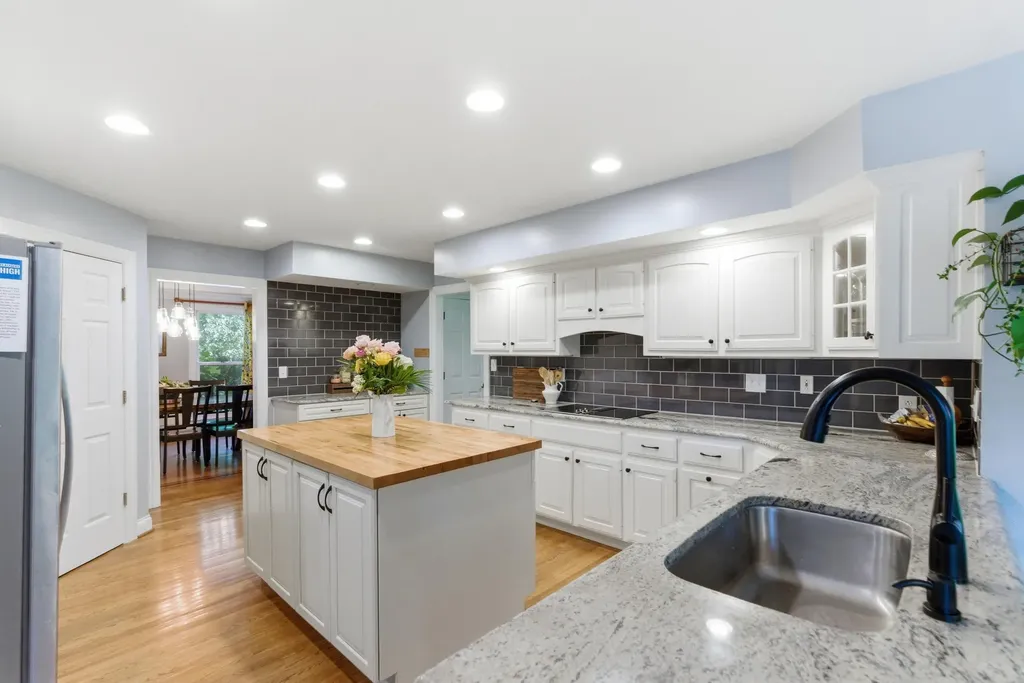 4132 John Alden Lane Lexington KY 40504